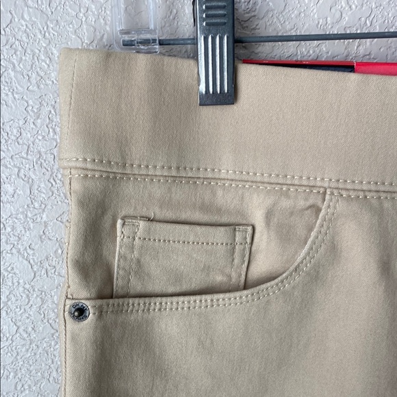 Women's DKNY Jeans Comfort Stretch Short Chino Tan Medium - Picture 5 of 10